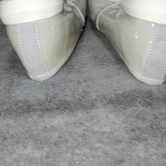 Woman - Picture 3 of 4